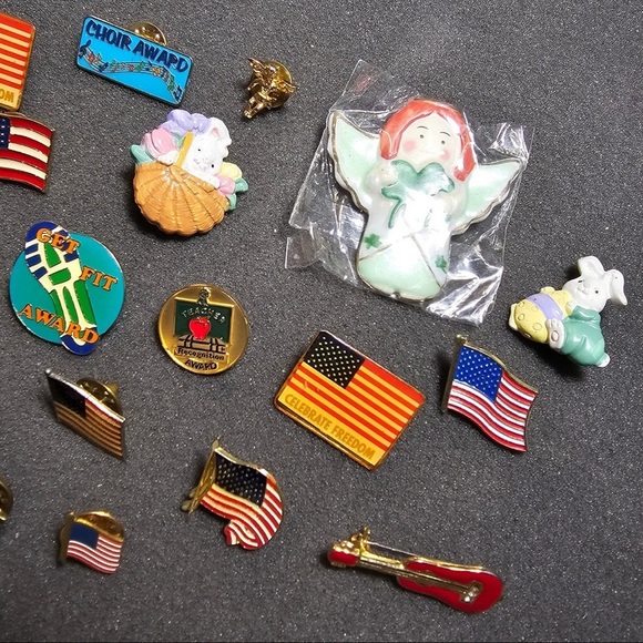 Large Lot Of 21 Mixed Pins Different Designs Colors And Materials - Picture 3 of 5